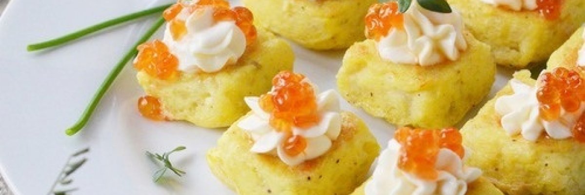 Картопляні кекси з вершковим сиром і червоною ікрою