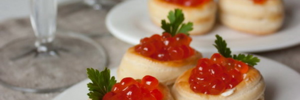 Воловани з червоною ікрою.