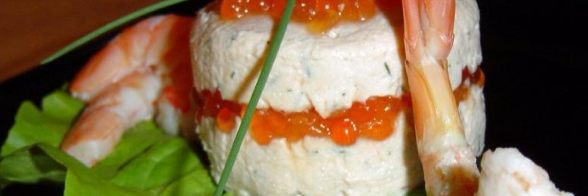 Тімбаль з червоної риби з ікрою, креветками і вершковим сиром