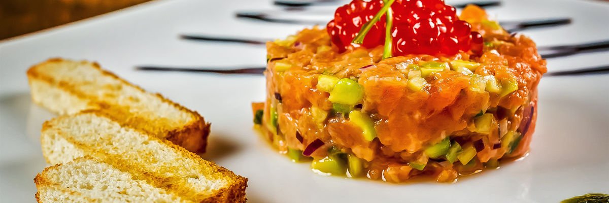 Тар-Тар з лосося з червоною ікрою