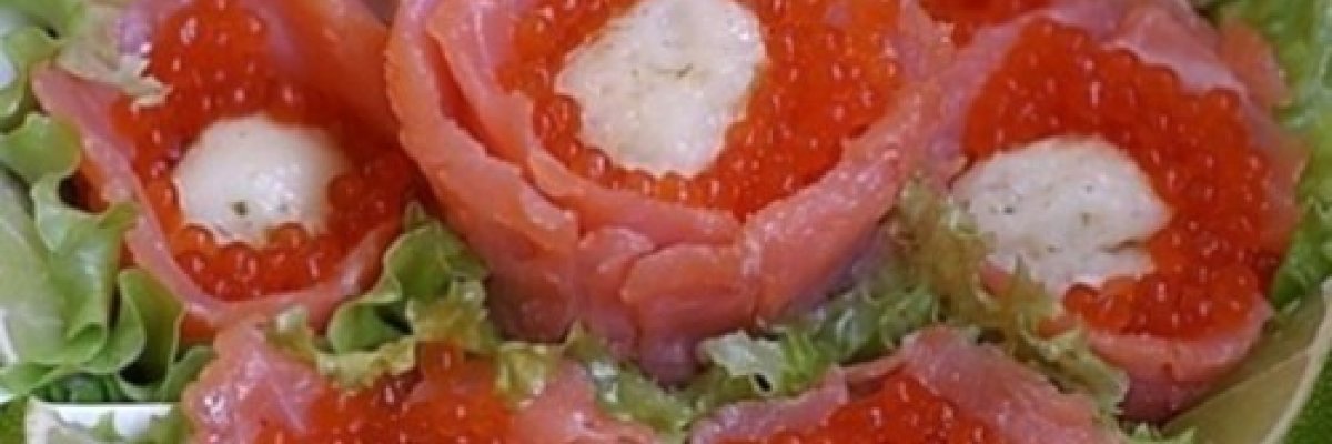 Закуска “Квіти з форелі з червоною ікрою”