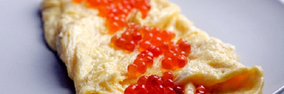 Ніжний омлет з червоною ікрою