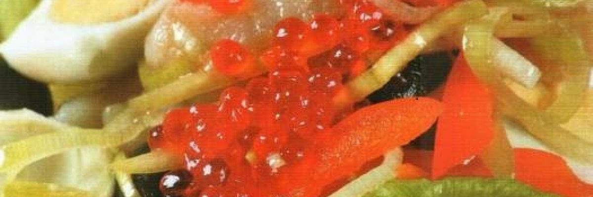Салат з червоною ікрою і рибою